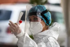 Rizikový scénář pandemie s omikronem: na konci ledna může být až 50 tisíc nových případů denně