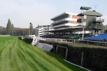 Závodiště v Pardubicích slaví 170 let. Přibyla nová překážka i lípa