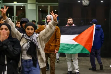 Židé ve Francii přelepují zvonky, v Berlíně se objevily Davidovy hvězdy. Válka probudila antisemitismus