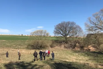 Vzniká první „chytrá krajina“. Místo, které odolá klimatickým změnám, roste u Prahy