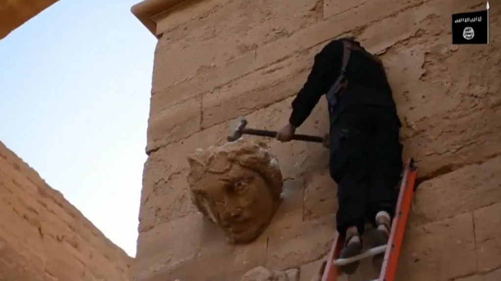 Ničení památek v Hatře