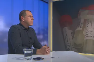 Přeplňování nemocnic jsme zabránili, do Vánoc bychom ale neměli rozvolňovat, míní Neruda z Centra pro modelování