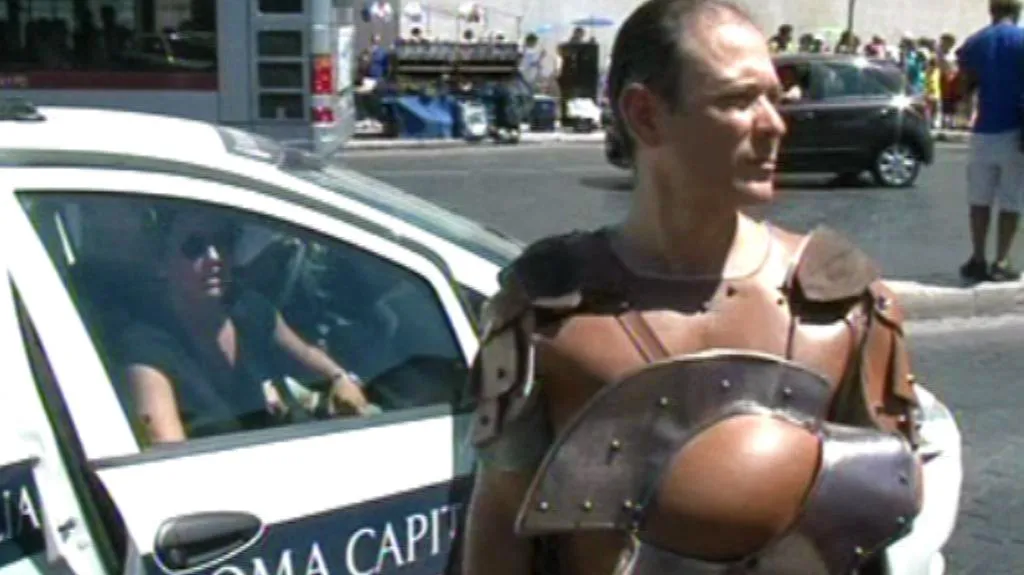 Římští policisté pozatýkali gang falešných gladiátorů
