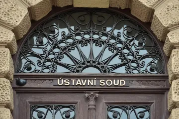 Výpovědi policistů nemají u soudu větší váhu, upozornil Ústavní soud