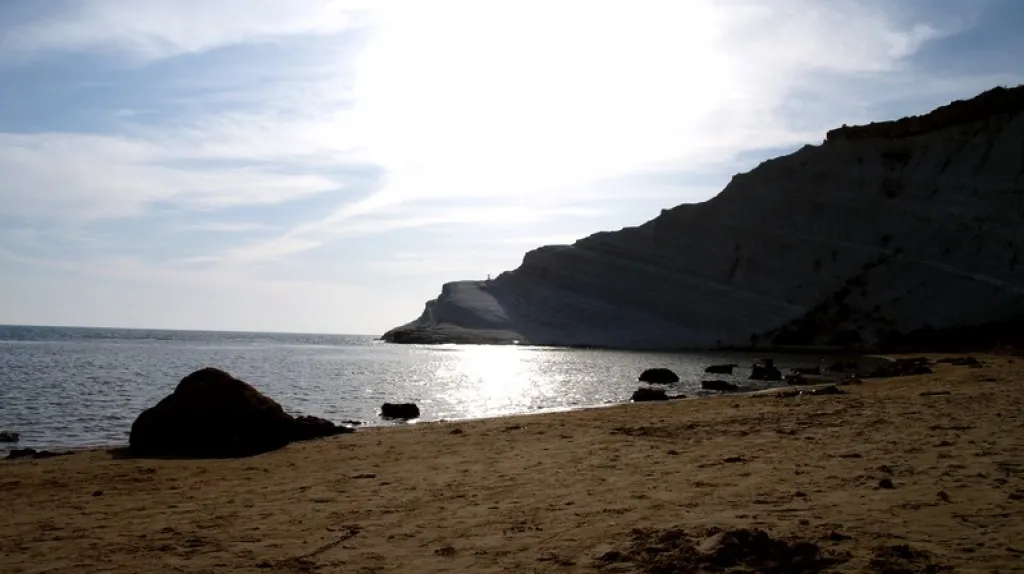 Jedna z mnoha sicilských pláží