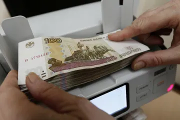 Propad ruské ekonomiky došel už i do kasáren. Moskva zřejmě seškrtá výdaje na obranu