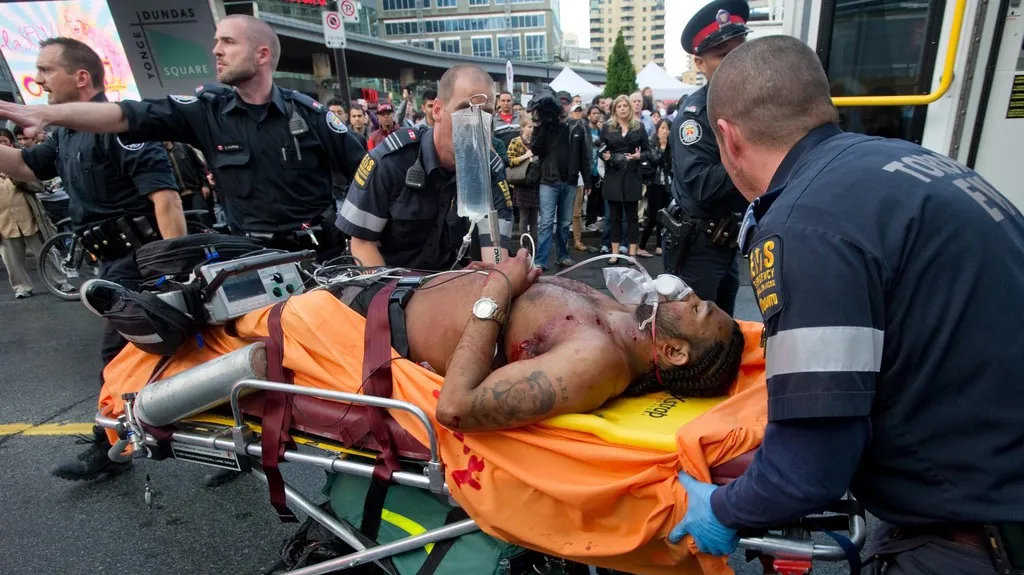 Jeden ze zraněných při střelbě v Eaton Centre v Torontu
