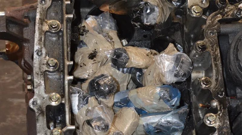 Zbraně ukryté v převáženém motoru