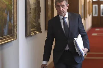 Aukci kmitočtů pro rychlé mobilní sítě 5G plánuje vláda na začátek roku