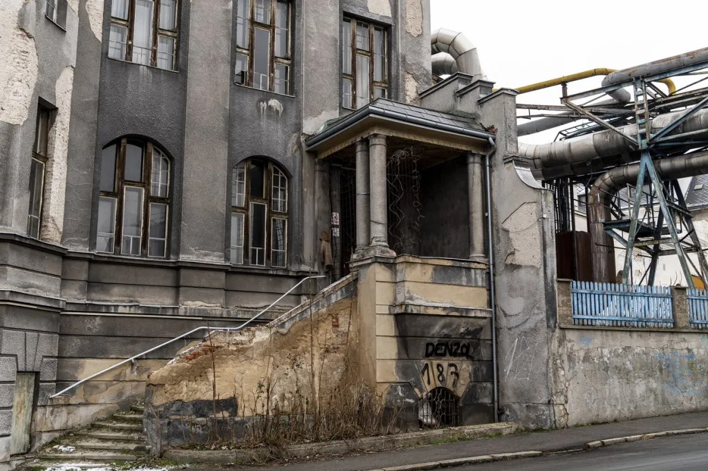 Od roku 1929, kdy Schichtové s konkurenty z Nizozemska a Velké Británie spoluzaložili dodnes existující nadnárodní korporát Unilever, sloužil jako centrála pro střední a východní Evropu