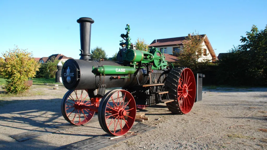 Parní traktor CASE 60 HP z roku 1913