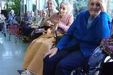 Nečas plánuje od ledna zvýšit důchody o dalších 330 korun