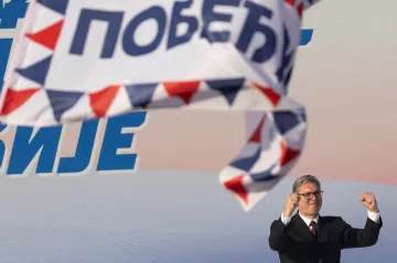 Vučić z politiky odejít nehodlá, chce se stát premiérem, míní odborníci