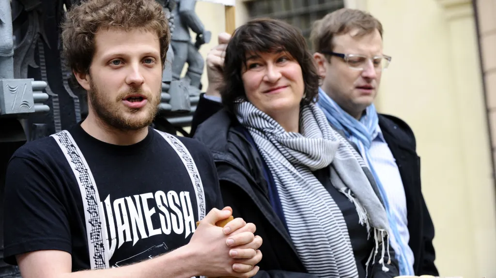 Aktivisté z portálu Žít Brno - zleva Matěj Hollan, Barbora Antonová a Svatopluk Bartík