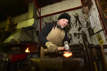 Kovaný kříž s vlčím mákem bude v Lipníku připomínat oběti války