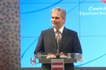 Faymann s Topolánkem rakouský trh práce neotevřeli, na jádru se neshodli