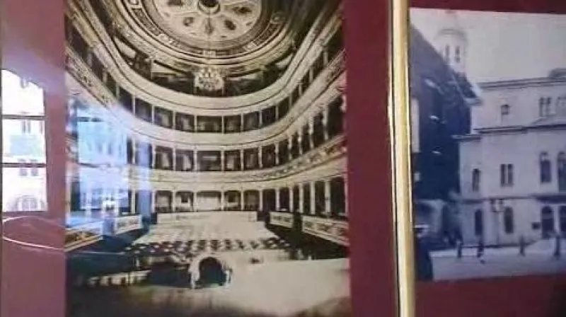 Historické foto původního divadla
