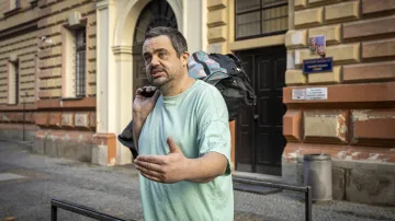 Pavel Novotný před libereckou věznicí