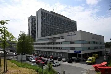 Fico utrpěl průstřel střeva, sdělil jeho poradce