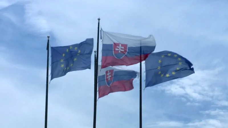 Fico promluvil ve Štrasburku, v Bratislavě se vyhnul hlasování o nedůvěře