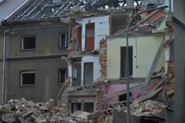 Sokolov se zbavuje vyloučených lokalit, bourá prázdný bytový dům