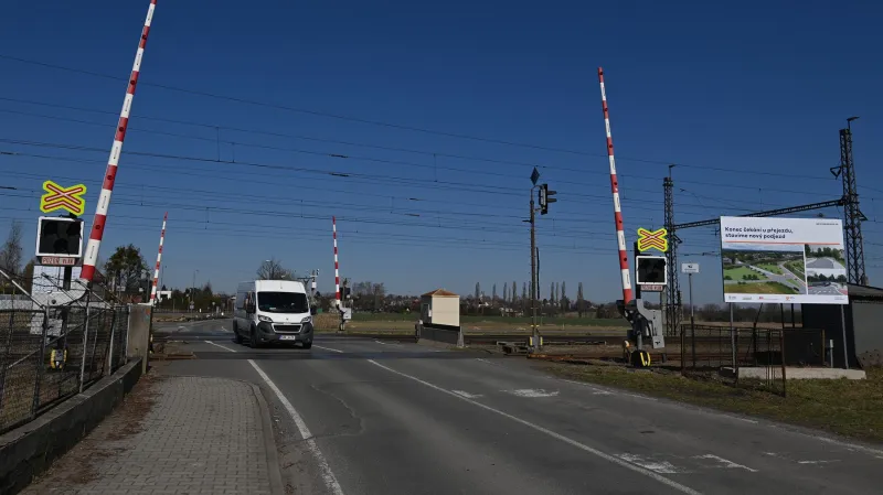 Ve Studénce se uzavře nebezpečný železniční přejezd. Pokračuje stavba podjezdu
