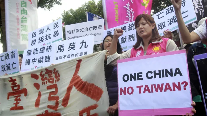 Protesty proti setkání čínského a tchajwanského lídra
