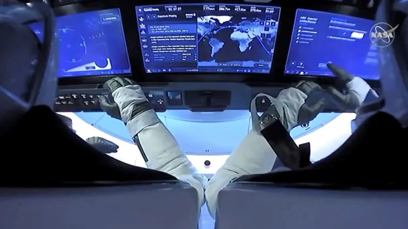 Projekt SpaceX. Kosmická loď Dragon s posádkou přistála v Mexickém zálivu u pobřežního města Pensacola na Floridě