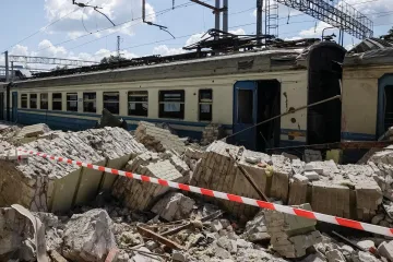 Ukrajinci rychle opravují klíčové tratě, na které cílí Rusko