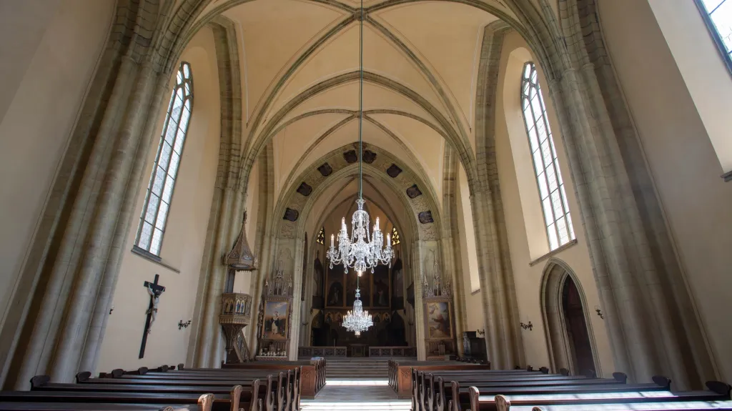 V Rychnově nad Kněžnou bude od června po opravách opět přístupný kostel Nejsvětější Trojice v areálu zámku