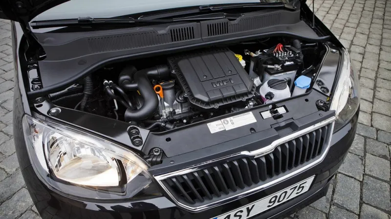 Motorový prostor Škody Citigo v třídveřové verzi s litrovým motorem MPI