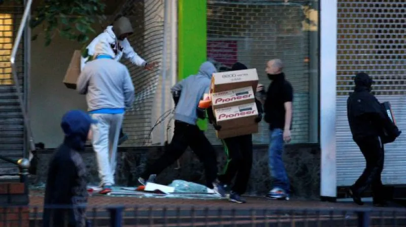 Londýnské rabování tématem Událostí, komentářů