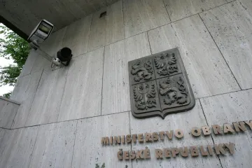 „Úklid“ na obraně pokračuje. Na ministerstvu skončil Metnarův známý