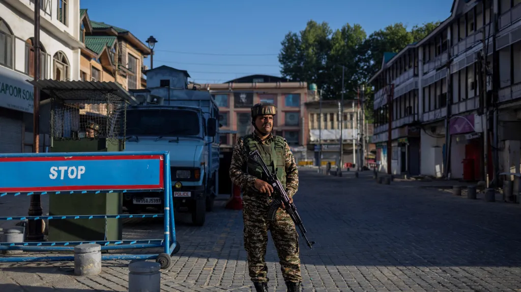 Příslušník indických bezpečnostních sil v Kašmíru, ilustrační foto