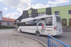Autobusový dopravce v Moravskoslezském kraji zůstává navzdory desítkám spojů, které nevypravil