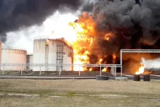 Na jihu Ruska hořel areál skladu ropy, média píší o útoku dronů. Podobné incidenty hlásí i další místa v zemi