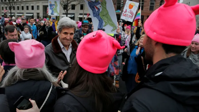 Do pochodu ve Washingtonu se zapojil i exministr zahraničí USA John Kerry