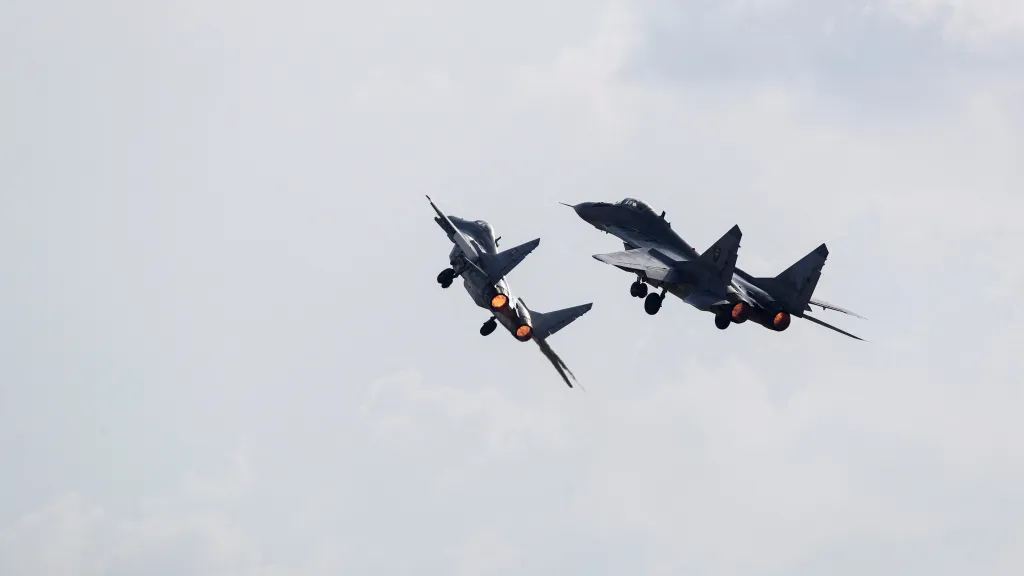 Stíhačky MiG-29 nad základnou v Malackách (srpen 2022)