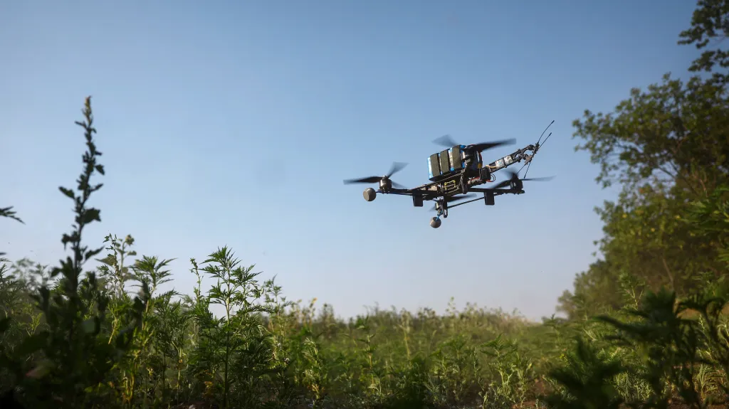 Ilustrační snímek FPV dronu