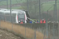 U Štrasburku vykolejil vlak TGV. Nejméně dvacet lidí je zraněných, strojvedoucí těžce