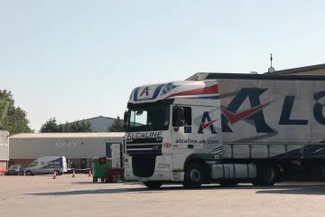 V Británii dál chybí řezníci či řidiči. Dopravci varují, že problémy potrvají ještě rok