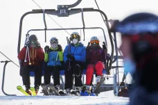 Většina skiareálů v Česku už zahájila sezonu. Po nucené pauze lákají na novinky