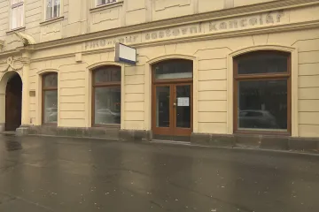Cestovní kancelář slíbila peníze za zrušené zájezdy, dosud je neposlala. Nyní se změnila na agenturu