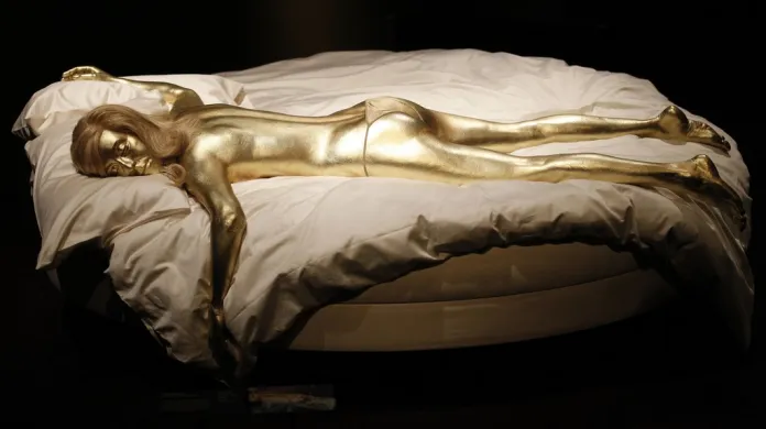 Zlaté tělo Jill Mastersonové (Shirley Eatonové) z bondovky Goldfinger (1964)