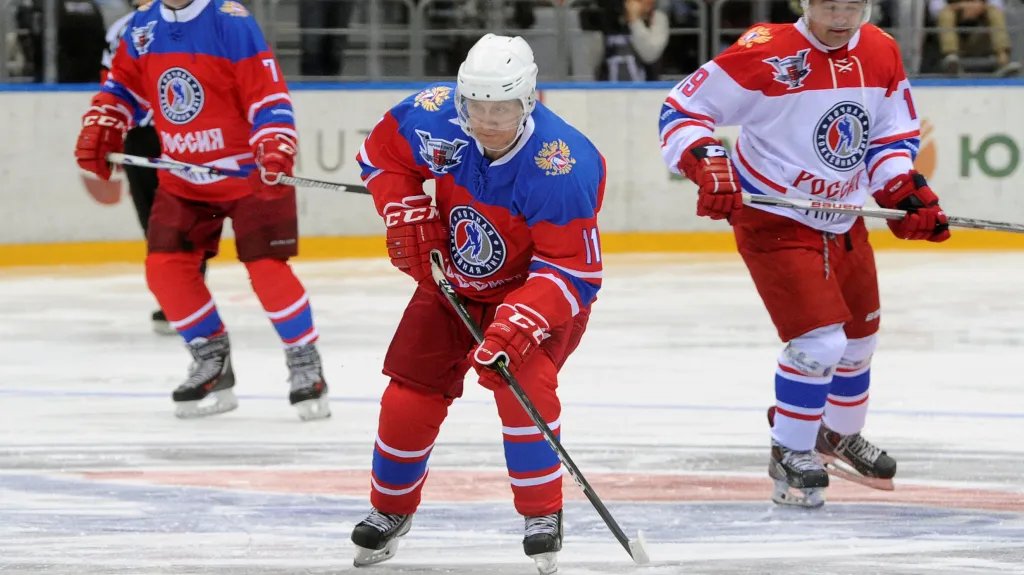 Vladimir Putin si znovu zahrál hokej