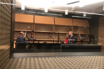 Jsem pěšák, který má místo flinty kameru a mikrofon. Kam mě poslali, tam jsem jel, říká dlouholetý zahraniční zpravodaj ČT Miroslav Karas