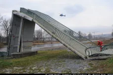 Za pád Trojské lávky policie obvinila autora stavby a exšéfa správy mostů