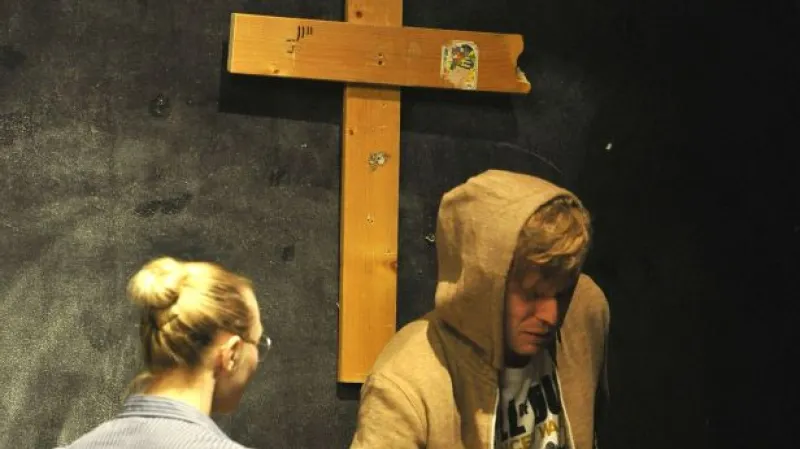 Bez komentáře: Inscenace Mučedník v brněnském HaDivadle