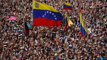Příznivci opozice na demonstraci proti Madurově vládě
