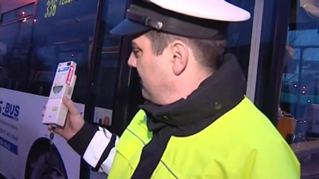 Policie kontrolovala řidiče autobusů